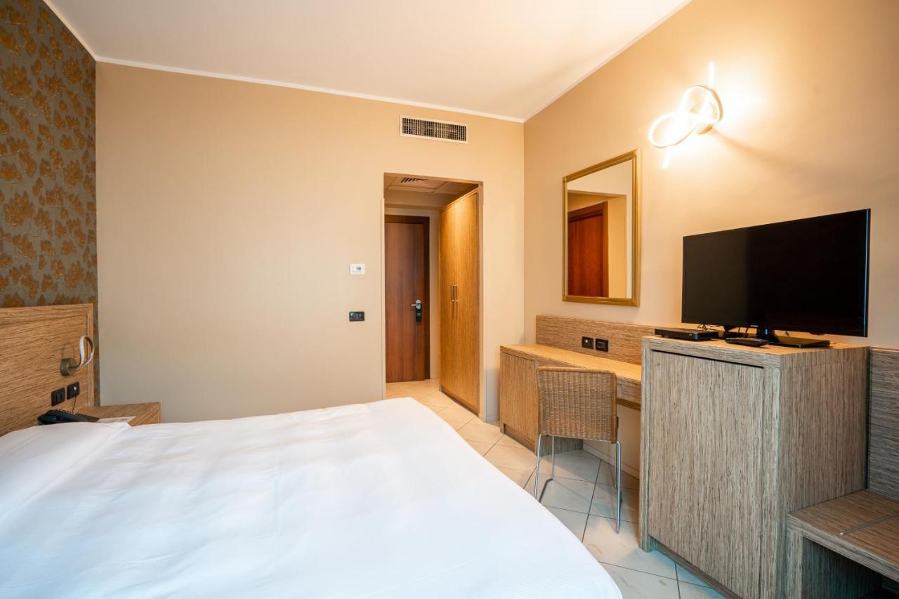 Hotel Parisi Nichelino Eksteriør billede